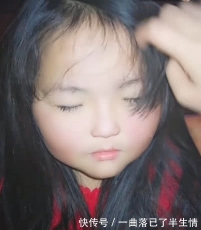 小萝莉|奇闻:小萝莉天生“异瞳”,当她睁开眼的瞬间,感受到二次元气息