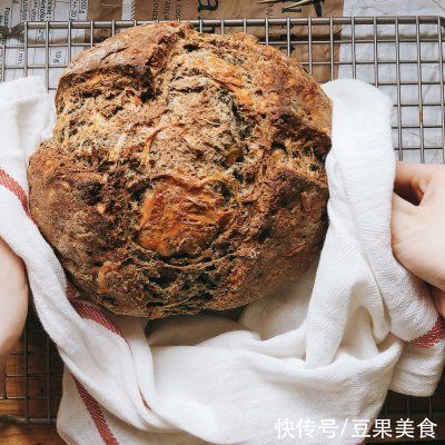 苏打面包|「又快又丑又好吃」黑胡椒车达芝士爱尔兰苏打面包