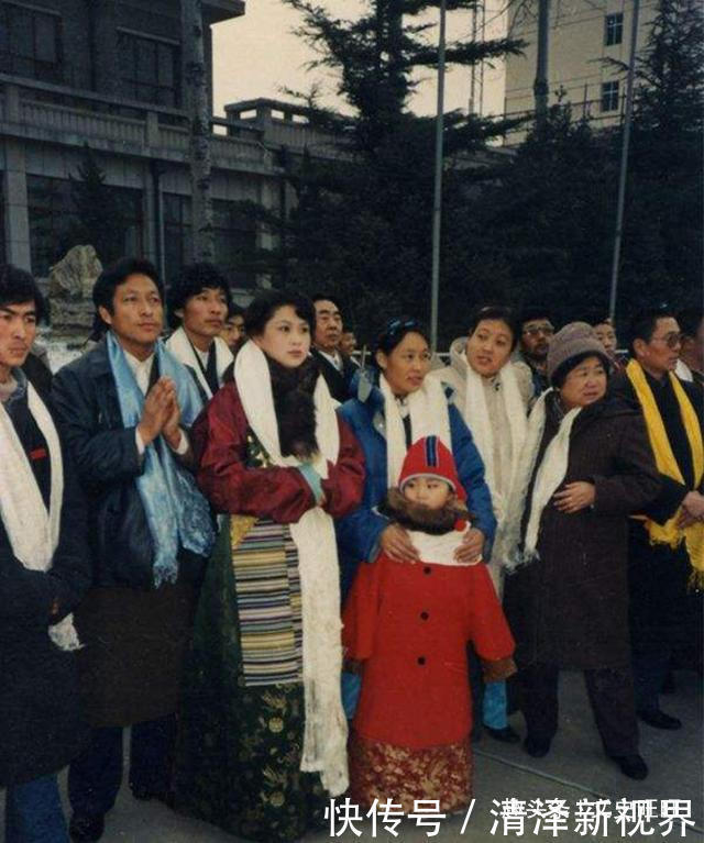 女孩|十世班禅活佛破例娶妻，女孩19岁，女孩我就是佛祖派来考验你的