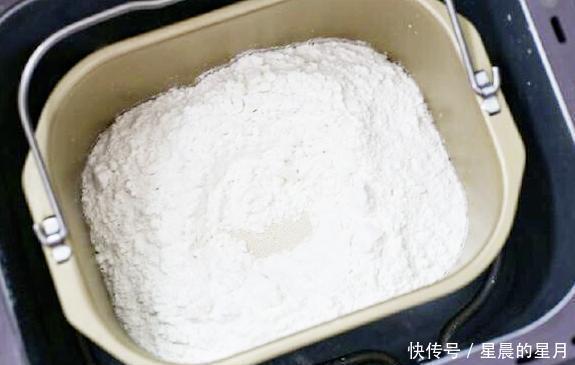 保鲜膜|养乐多除了直接喝，还能做出美味的奶油包