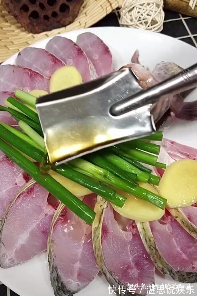 制作简单，上手快，活鱼的最高礼遇之清蒸武昌鱼！