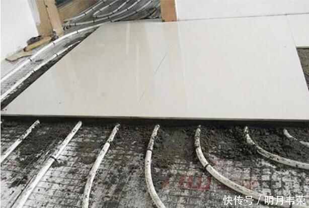沙子|贴瓷砖居然不用水泥这样做坏了能直接拆卸，20年不担心水泥老化