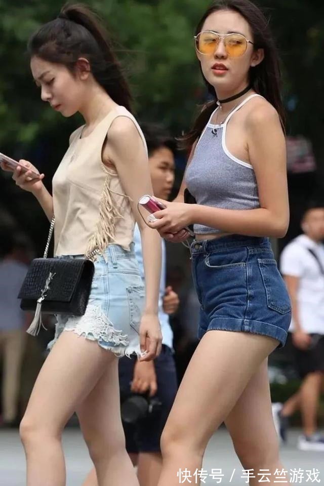 穿搭 清雅悠然的瑜伽裤穿搭很有时尚感,带来娇柔的靓丽感觉,大气自然!