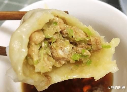  白菜|所以白菜做馅时，这就是调馅前多做的一步，饺子不出水好包，鲜香多汁