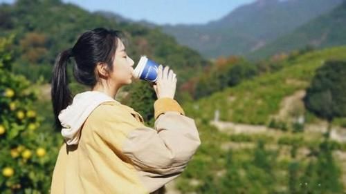 秃头|女人扎马尾时少犯这3个“错误”!不仅显脸大,还极易发际线后移