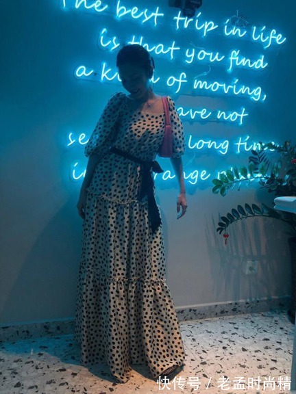 博主|上班没时间搭配?一条简单的连衣裙让你一周不重样