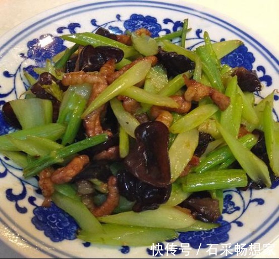 番茄牛尾汤|美食推荐芹菜炒肉丝、泡椒猪手、番茄牛尾汤、草堂八素的做法