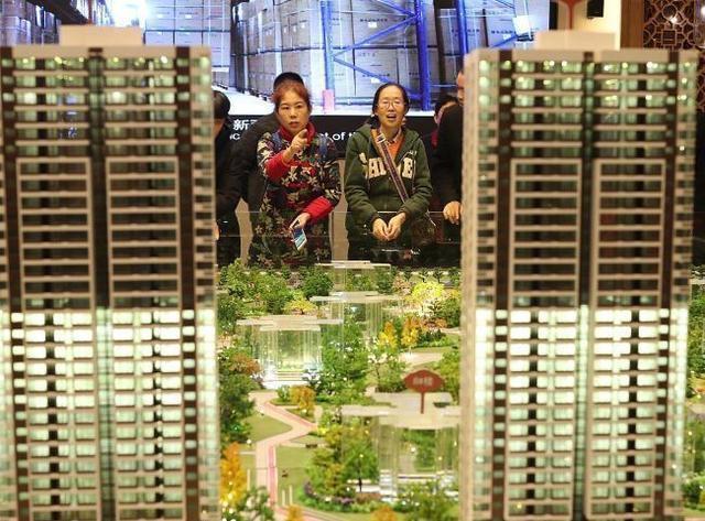 夫妻二人|房产证也有套路,房产证上尽量别写夫妻二人名字,看完终于明白了