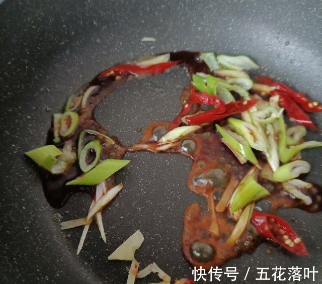 红油|红油猪肝面,香辣过瘾,顺滑爽口!