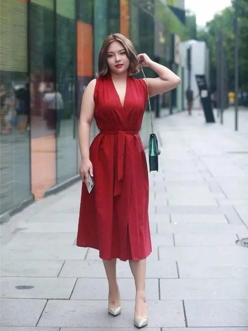 女孩子 这个是“肉肉”不是胖，会穿搭的女孩子什么样的身材都会修长！