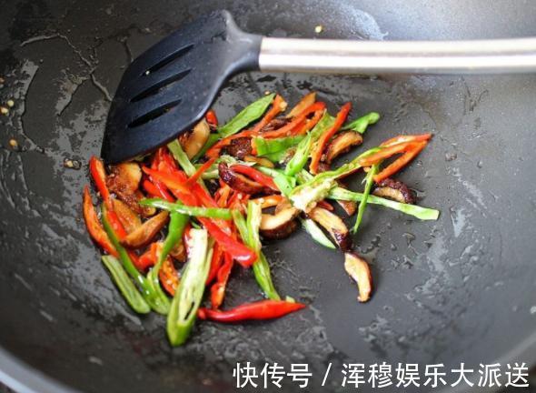 炒面也能在家做,鲜香入味又好吃,简单易学上手快