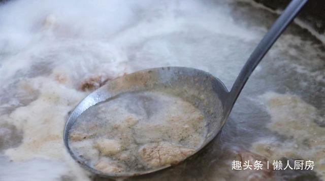 想吃肉了,做了一道土豆炖排骨,配上韩式辣酱,太下饭了