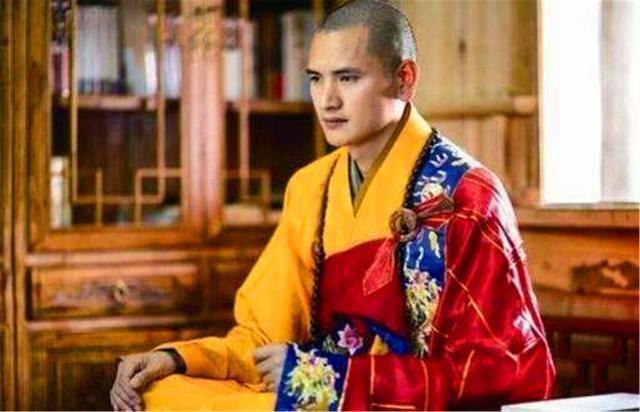 佛歌$还记得因长得太帅而走红的和尚吗?富婆为追他跑去上香,如今怎样