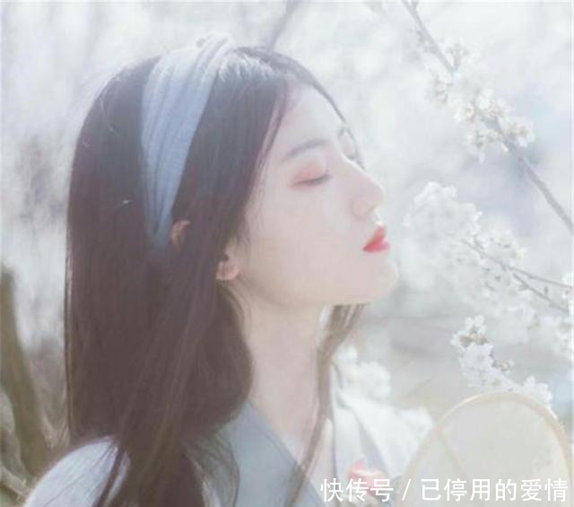 医大女教授重回70,抢回奶奶手镯滴血觉醒空间,满是奇珍妙药!