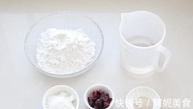 香甜|无需揉面的米发糕,搅一搅、蒸一蒸,香甜Q弹有嚼劲,比馒头简单