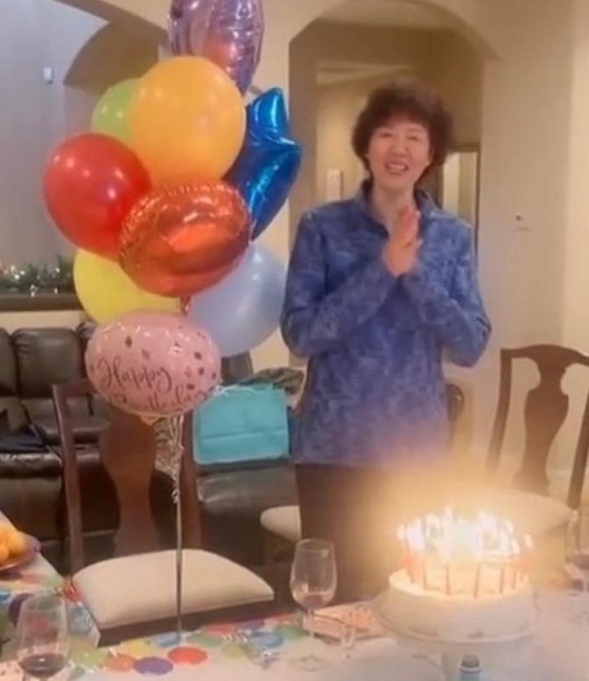 主教练|该好好享受了!郎平退休后回美国吃大餐住豪宅,日常遛狗生活滋润