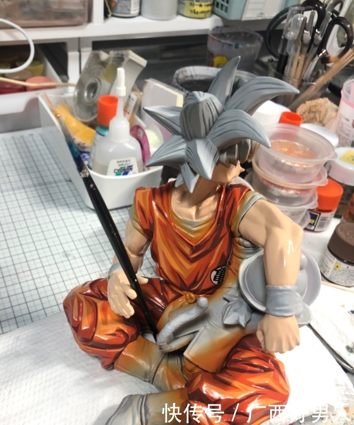 二次元|仅凭一支画笔,这位小姐姐就将二次元手办提升到了艺术品的层次