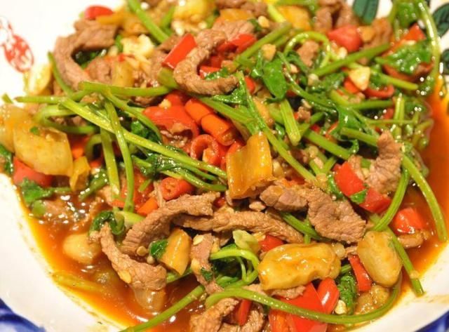 翻炒均匀|秋天了,别只知道吃山药,多吃这青菜,开胃醒脾,鲜香浓郁很好吃