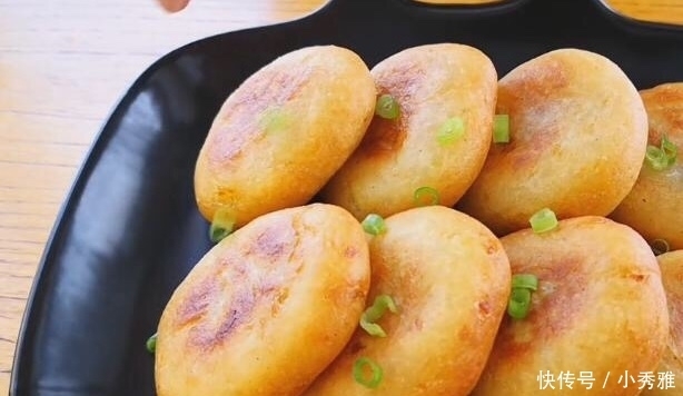 诱人|3个土豆,不放面粉,教你做土豆饼,鲜美诱人,上桌20个不够吃