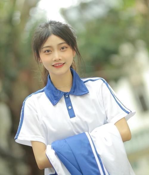 上扬|天生拥有“初恋脸”的女生,一般都有这些特征,气质清纯又自然