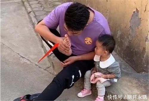 侄女|舅舅带娃火了,为了自己打游戏,直接将宝宝“封印”在墙上