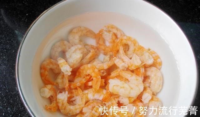 芹菜段|粉丝虾米芹菜汤，鲜嫩爽口，滋味十足的口感，真是美味的不得了！