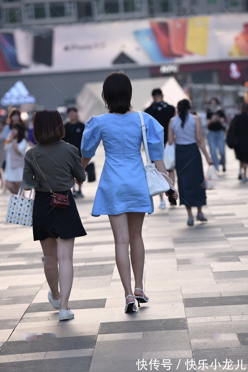 短发女孩|清新自然的蓝色连衣裙,充满着浓浓的青春感,搭配短发更显利落