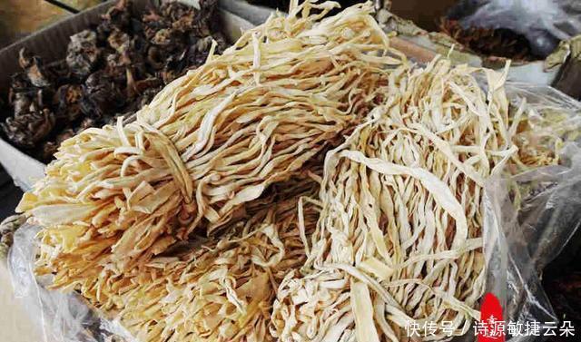 红烧肉|家里烹饪红烧肉时,记得放些干菜一起炖,肉香菜也香