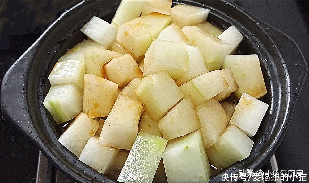 砂锅|冬瓜别再烧烫了，用砂锅这样做，好吃爽口做法简单一大锅不够吃