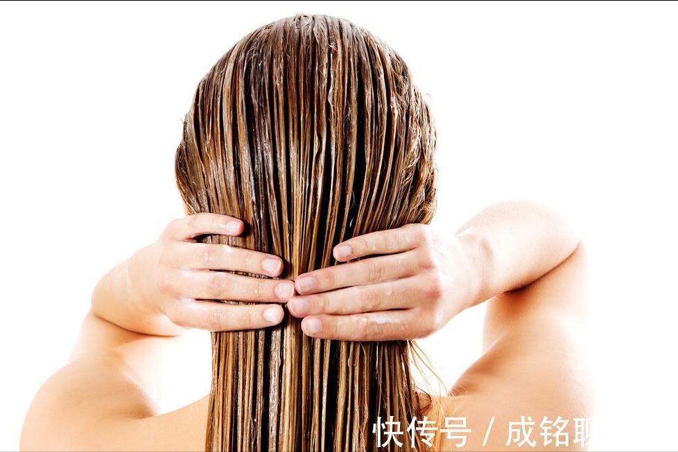 光泽度|头发干燥用“发膜”还是“护发素”?两种都可以,但千万别用错了