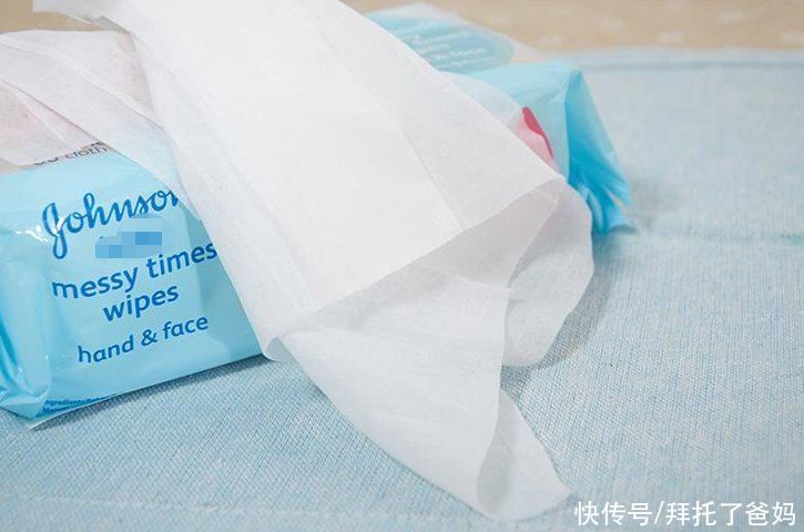 用湿纸巾给宝宝擦屁股，妈妈是省事了，却害了宝宝