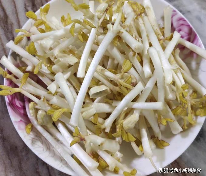 养颜|这菜贫血的人多吃，称“穷人的阿胶”，下饭美味，养颜，减龄又清肠