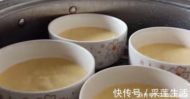 面糊|一碗玉米面两个鸡蛋,简单一搅,放锅里一蒸,比蛋糕还好吃