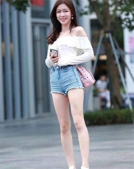 街拍:优雅洋气的小姐姐,展现出酷雅气质,魅力十足