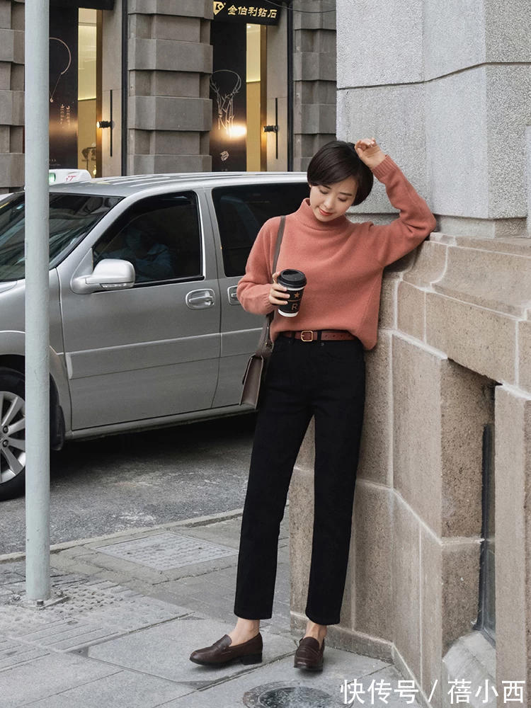 羽绒服 “直筒裤”不愧是裤子中的时髦精,搭配毛衣、羽绒服,保暖又高级