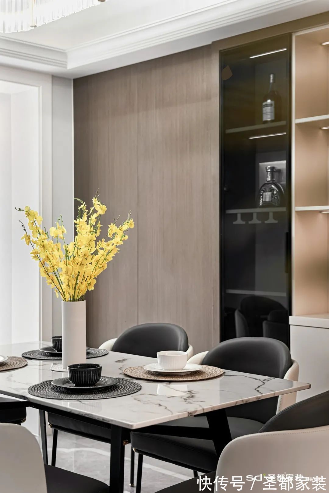 点亮色|家装轻奢风风靡之四大设计法则,新家照着装,美观高档不过时!