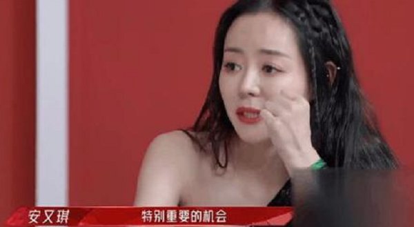 曾经的超女冠军，如今为生活到小县城商演，她到底经历了什么？