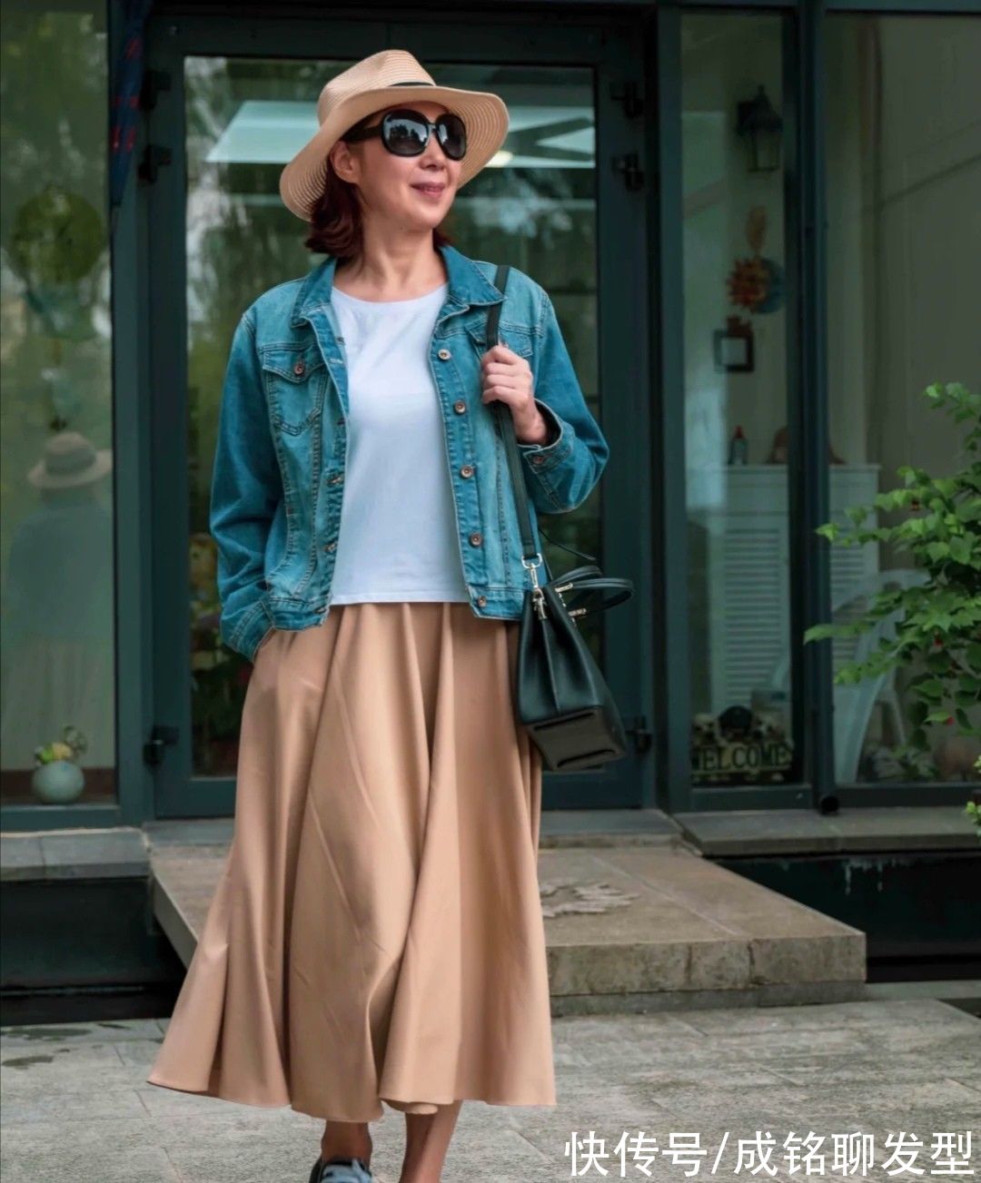 穿搭|爱美不分年纪，65岁的奶奶用穿搭圈粉无数，这才是老人该有的装扮