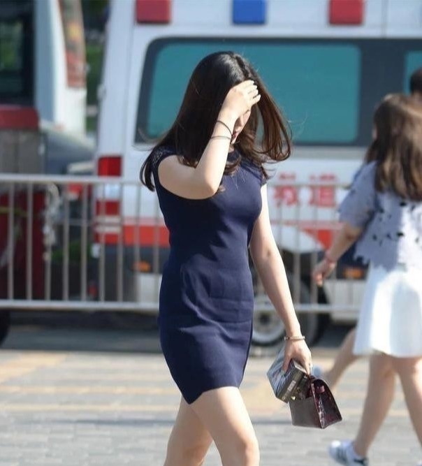 阿姨|一件亚麻连衣裙,穿出成熟优雅气质,阿姨也能魅力迷人