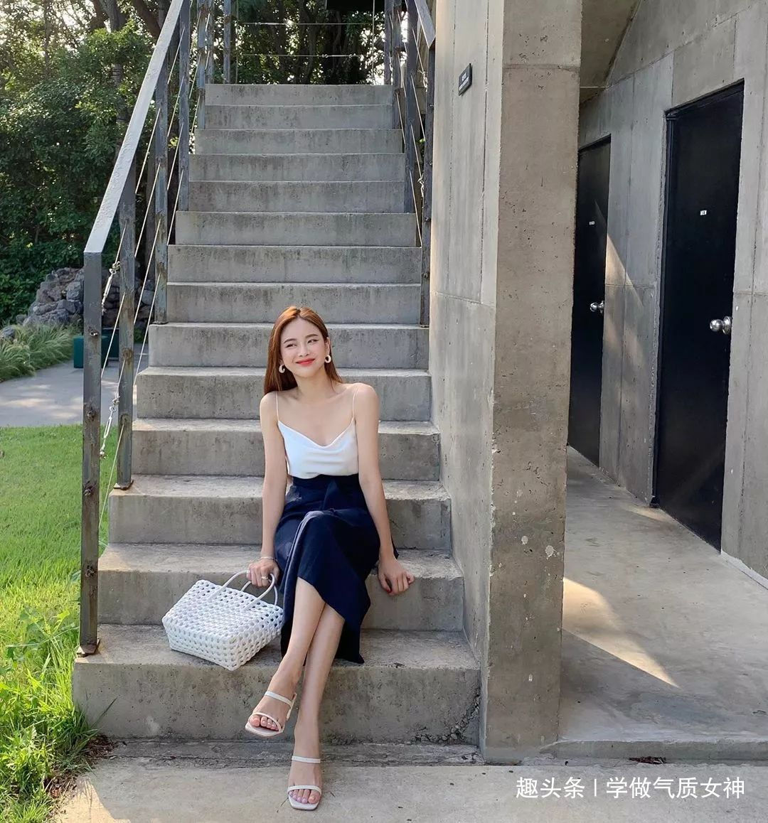 一字带凉鞋 凉鞋,这样穿才时髦 !