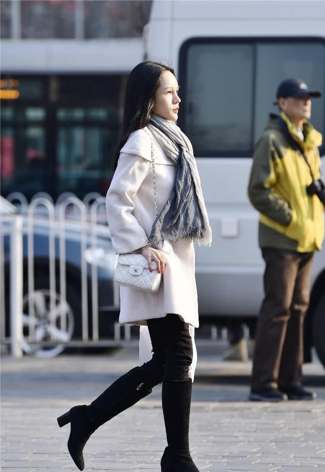 短装|短装长大衣,春天的穿衣搭配,怎样穿出自身的时尚潮流味儿