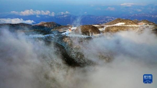 雪中仙境|龙头山雪中仙境，天地一色吸引游客赏玩