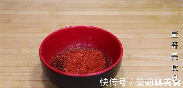 萝卜别再炖了，大厨教你最过瘾的吃法，比肉还香，开胃下饭又解腻