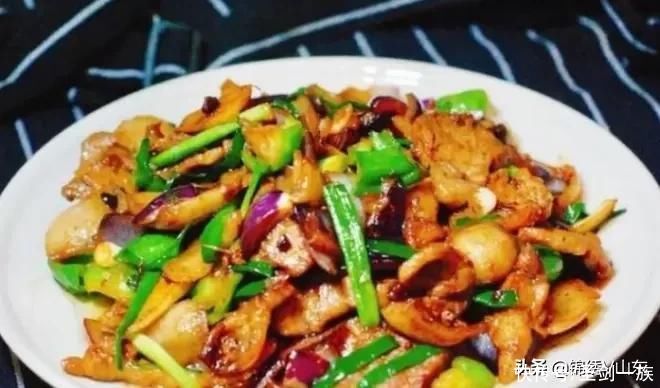 魔芋豆腐|馋得人直流口水的家常菜，味道真给力，配上米饭，美美地享用吧