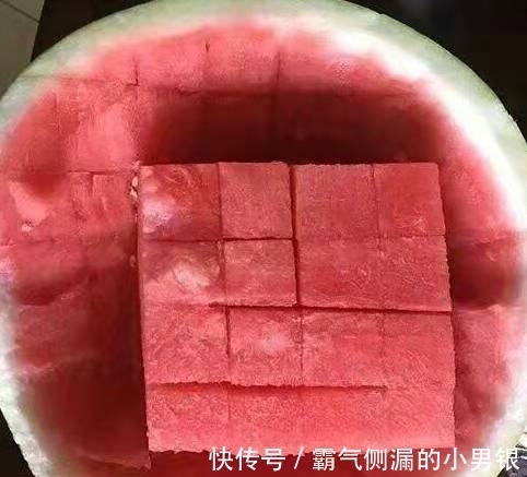 |搞笑图片幽默段子笑话:妹子你的衣服可真别致啊,很潮流哦