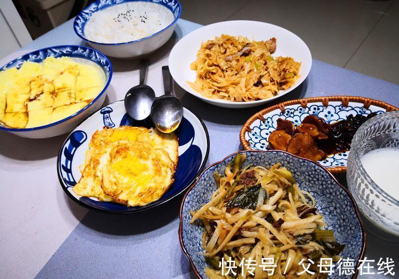 公公来家里住，媳妇做的早餐，在朋友圈火了，网友：太寒酸，抠门