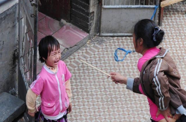 ''中国式礼貌''正在慢慢毁掉孩子，父母不但视而不见，还引以为豪