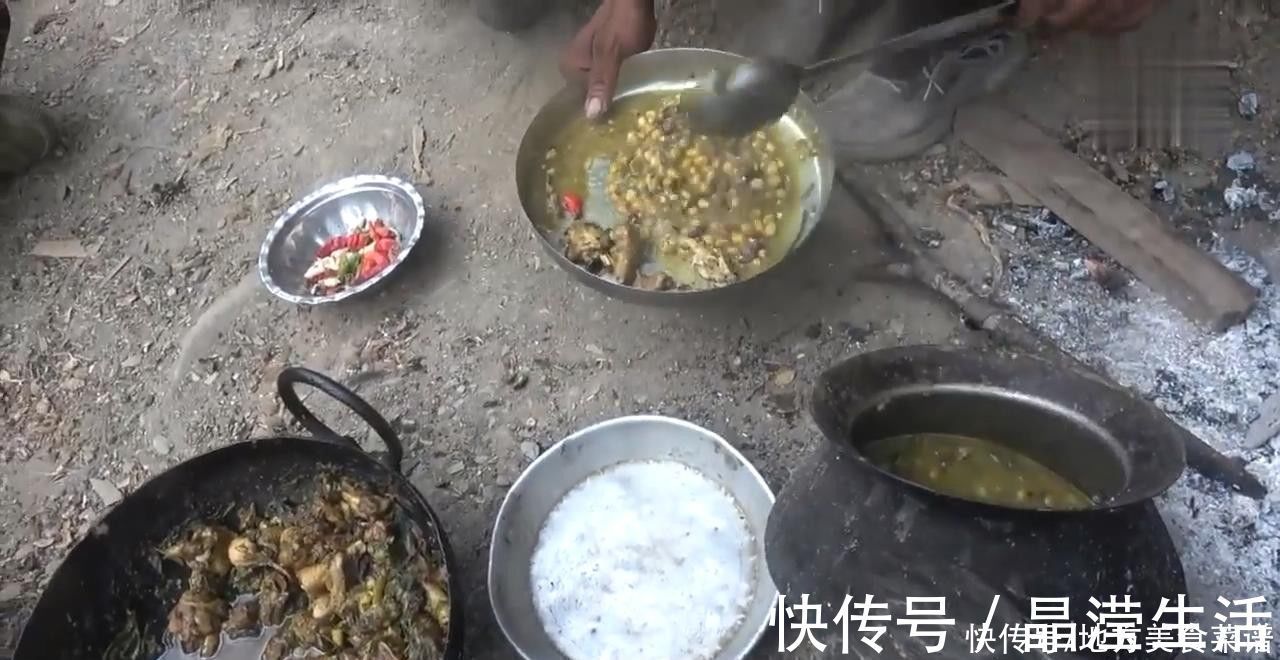 葱油鸡|尼泊尔山区贫困村民杀鸡招待中国客人，鸡肉做法特别，味道确实好