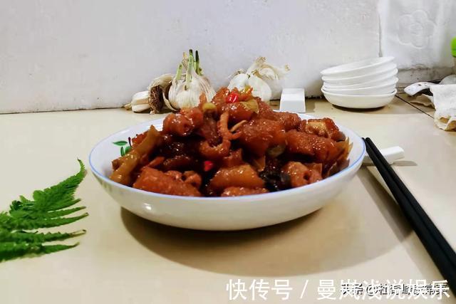 杨桃|家常红烧猪皮,鲜香爽脆,色泽诱人,看到就想吃,连汁水也不剩