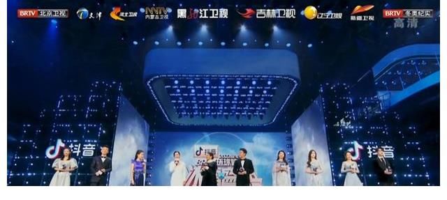 2022跨年晚会，18家卫视各出奇招，河大卫格局打开，独树一帜